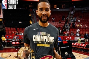 有内有外攻防出色！大莫布里8中5拿下13分2板3助2断