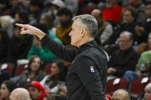 开云体育-公牛上一场绝杀湖人&amp;今日憾负独行侠 多诺万：应对情绪也是种成长