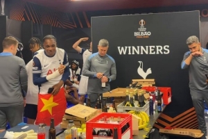 开云体育下载-英超第17踢欧冠！热刺球员更衣室内列队听欧冠主题曲