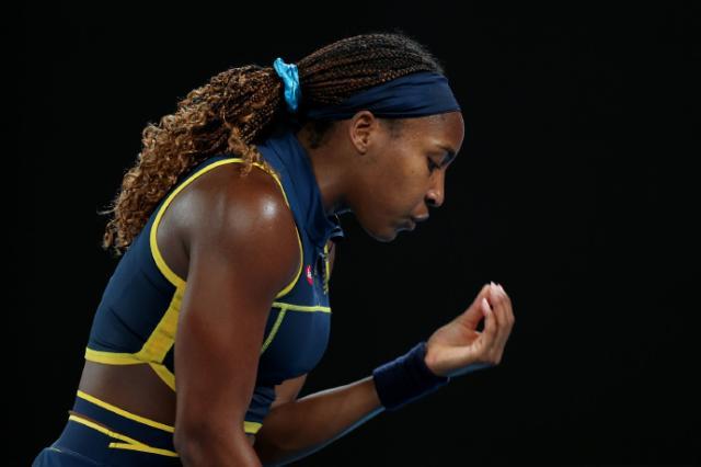 开云体育下载-高芙不敌萨巴伦卡止步四强，新赛季10连胜遭终结