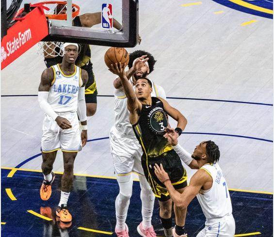 【现场】勇士主场不敌湖人 胜率仍在五成上下挣扎